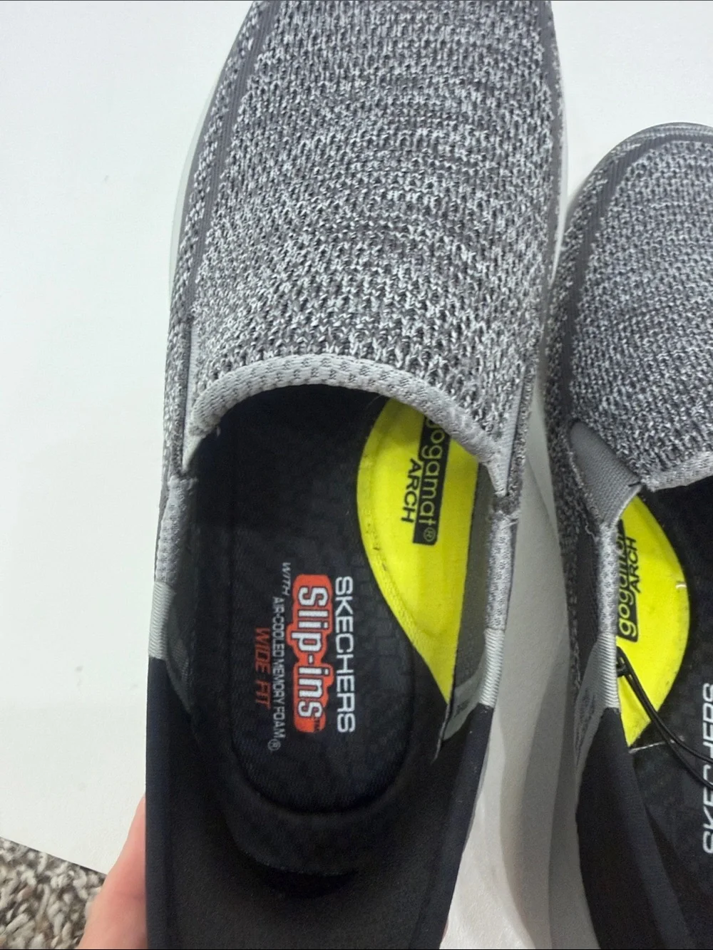 Sketchers Men’s Slip In’s Neville Rovelio Sneakers size 7 Wide fit.NWT